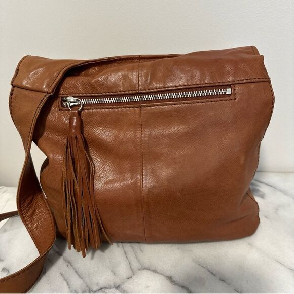HOBO Brown Leather Shoulder Bag with Slouchy Design - Picture 3 of 16